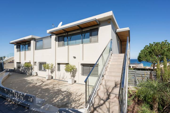 Modern villa w/pool, near beach & city centre gallery image 3