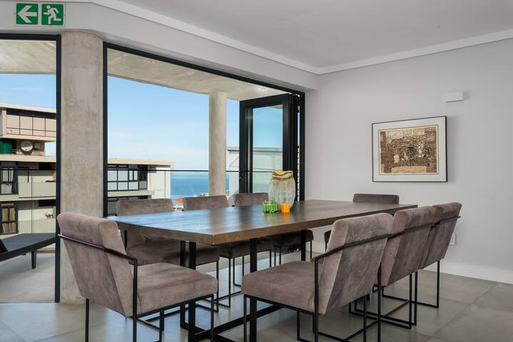 Penthouse with Gorgeous Mountain & Ocean Views gallery image 4