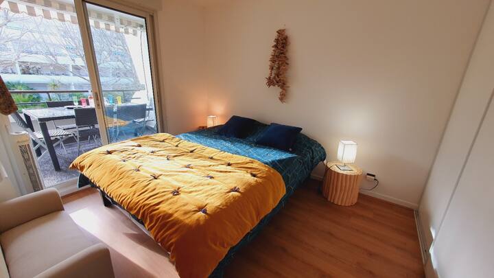 Спалня 1: 160 см легло