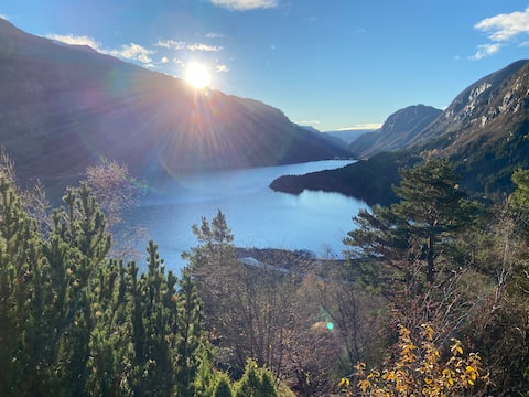 Pedestrian apartment spacious |lovely views|peaceful.