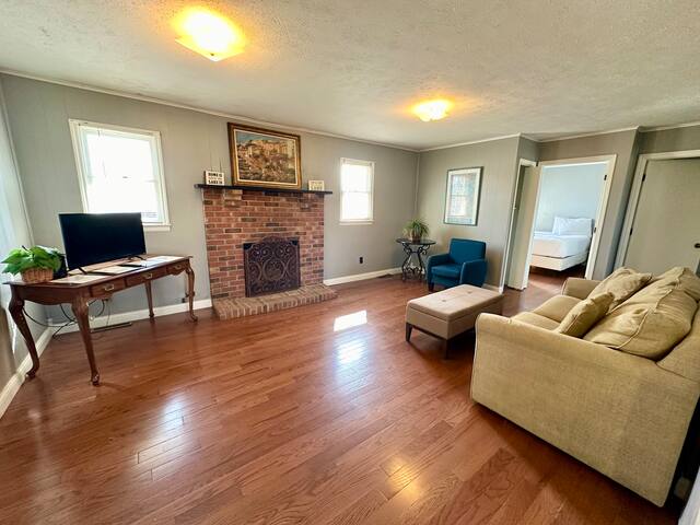 Lee's Ford Marina managed Airbnb listing 1