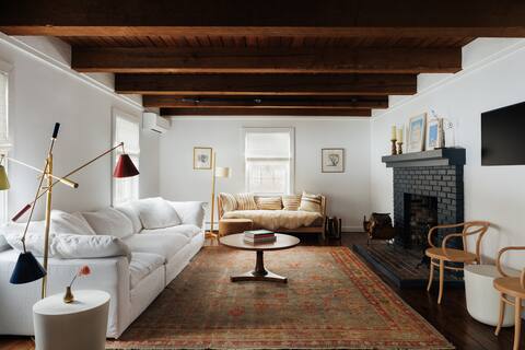Blue Hilltop Farmhouse & Pool