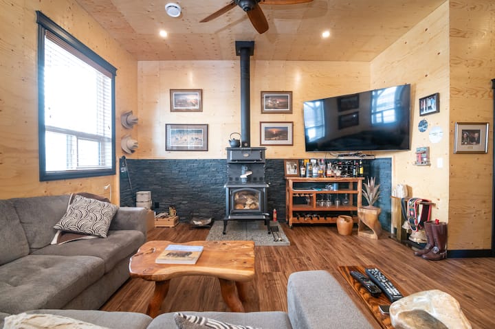 The Saloon At Lazy M Ranch - Alberta