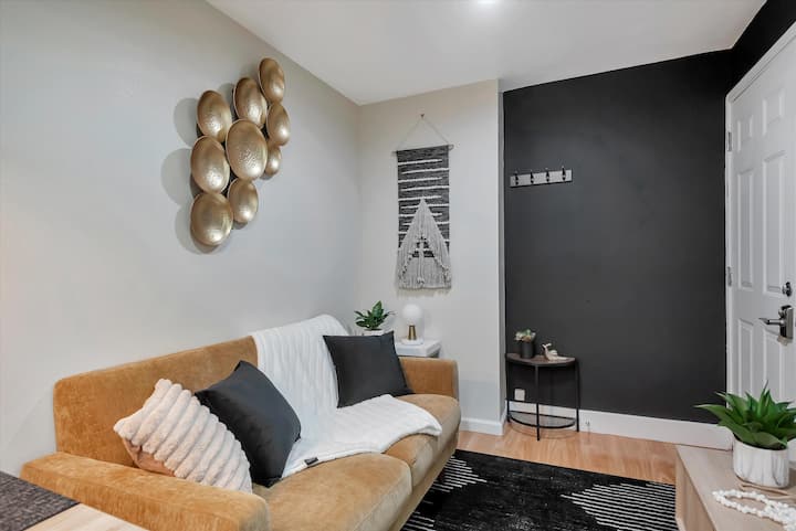 Chic & Cozy Cottage - Palo Alto, CA