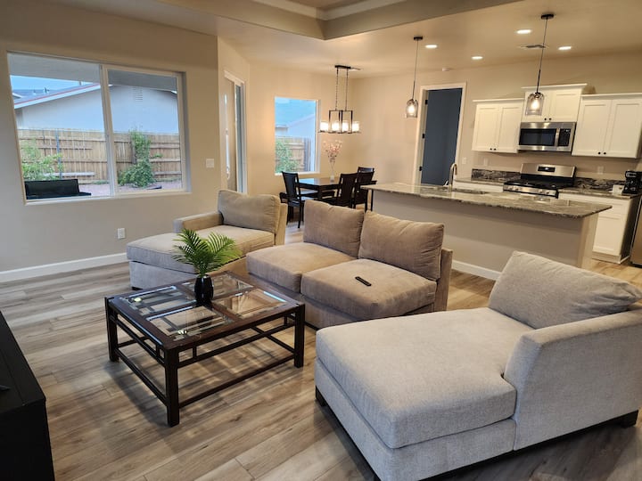 Beautiful Brand-new Home. (Garage Access) - Kingman, AZ