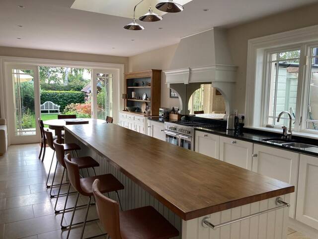 Period home apartment with beautiful garden.