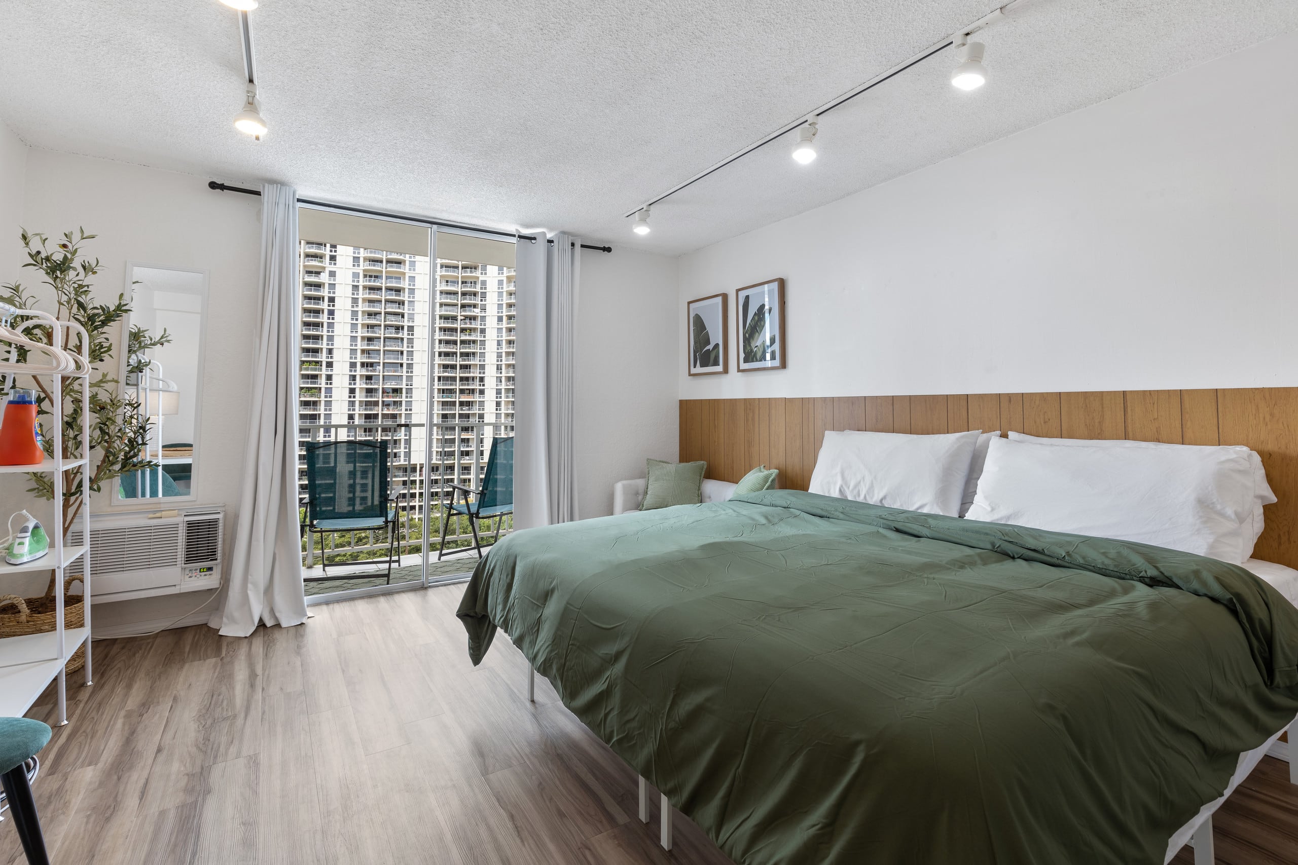 Condo in Honolulu · ★4.9 · Studio · 1 bed · 1 bath - Image 14