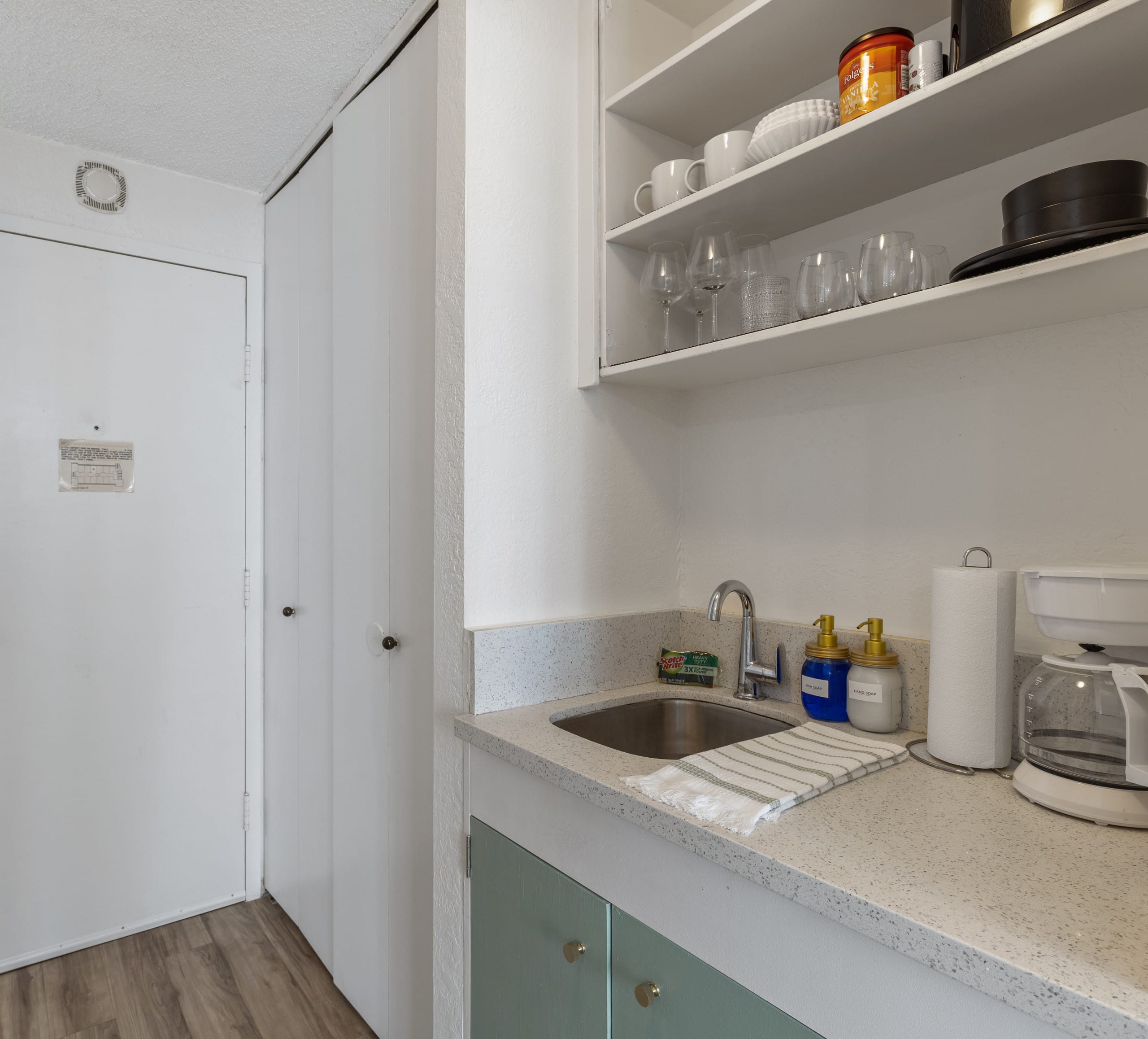 Condo in Honolulu · ★4.9 · Studio · 1 bed · 1 bath - Image 24