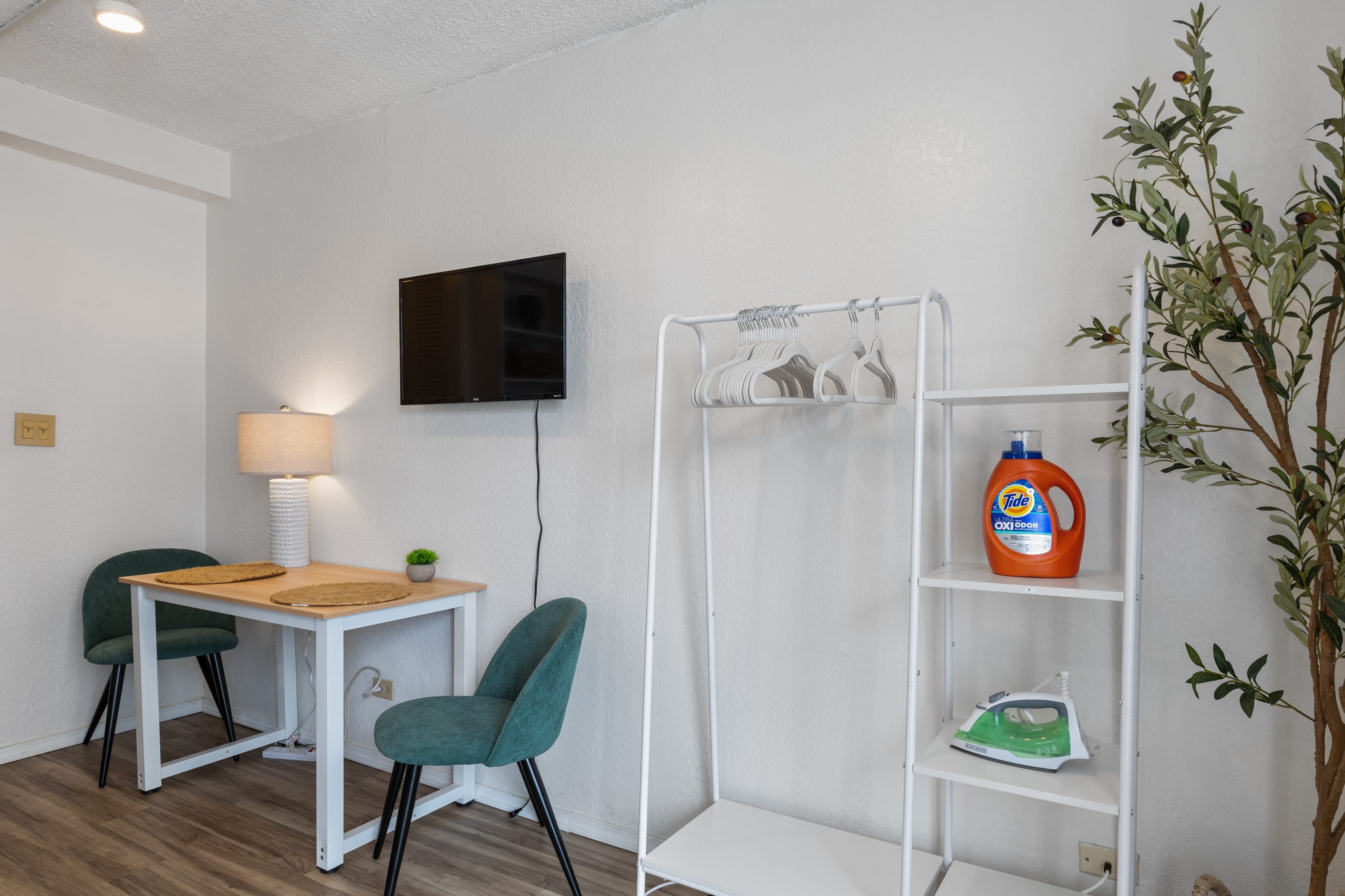 Condo in Honolulu · ★4.9 · Studio · 1 bed · 1 bath - Image 20