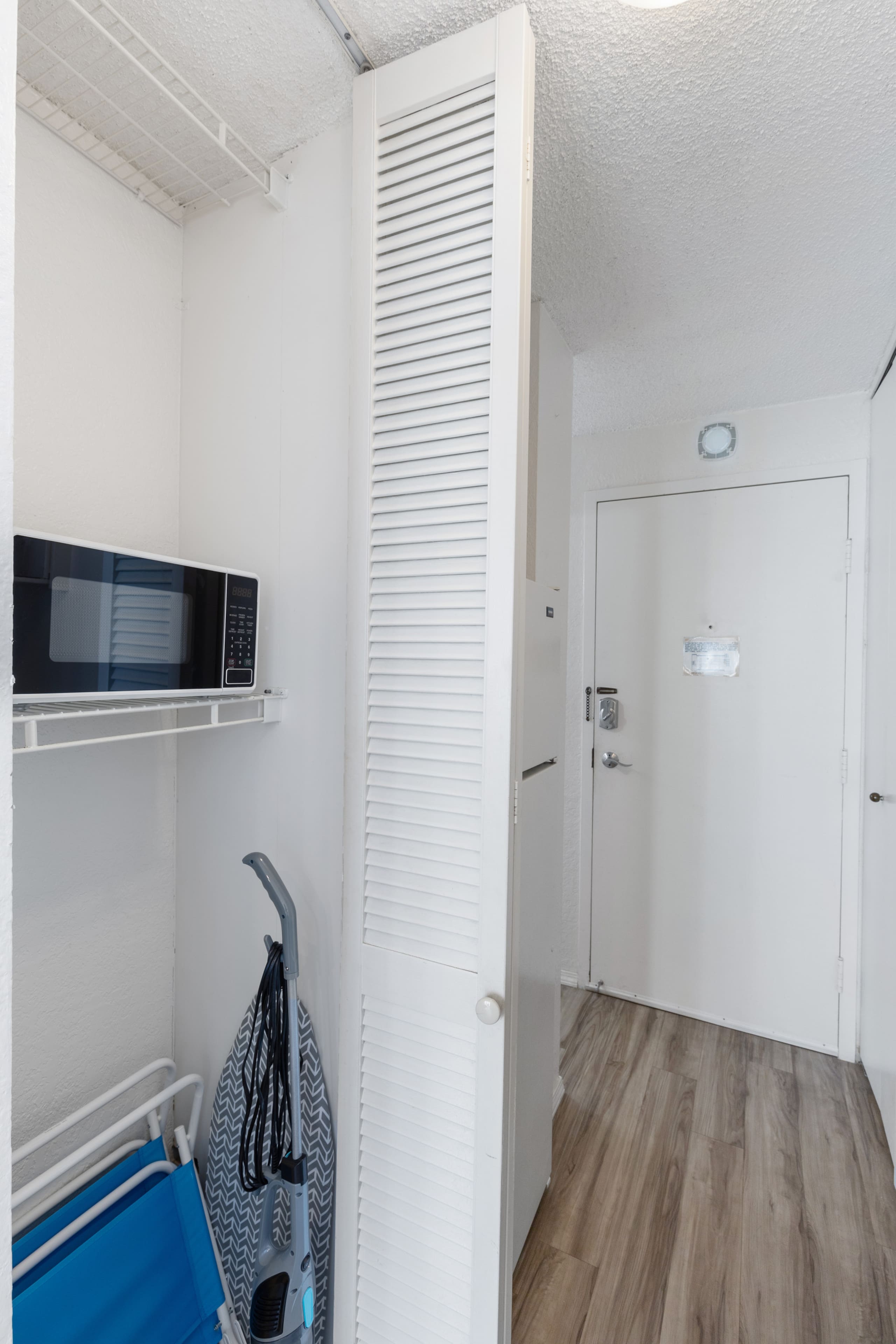 Condo in Honolulu · ★4.9 · Studio · 1 bed · 1 bath - Image 23