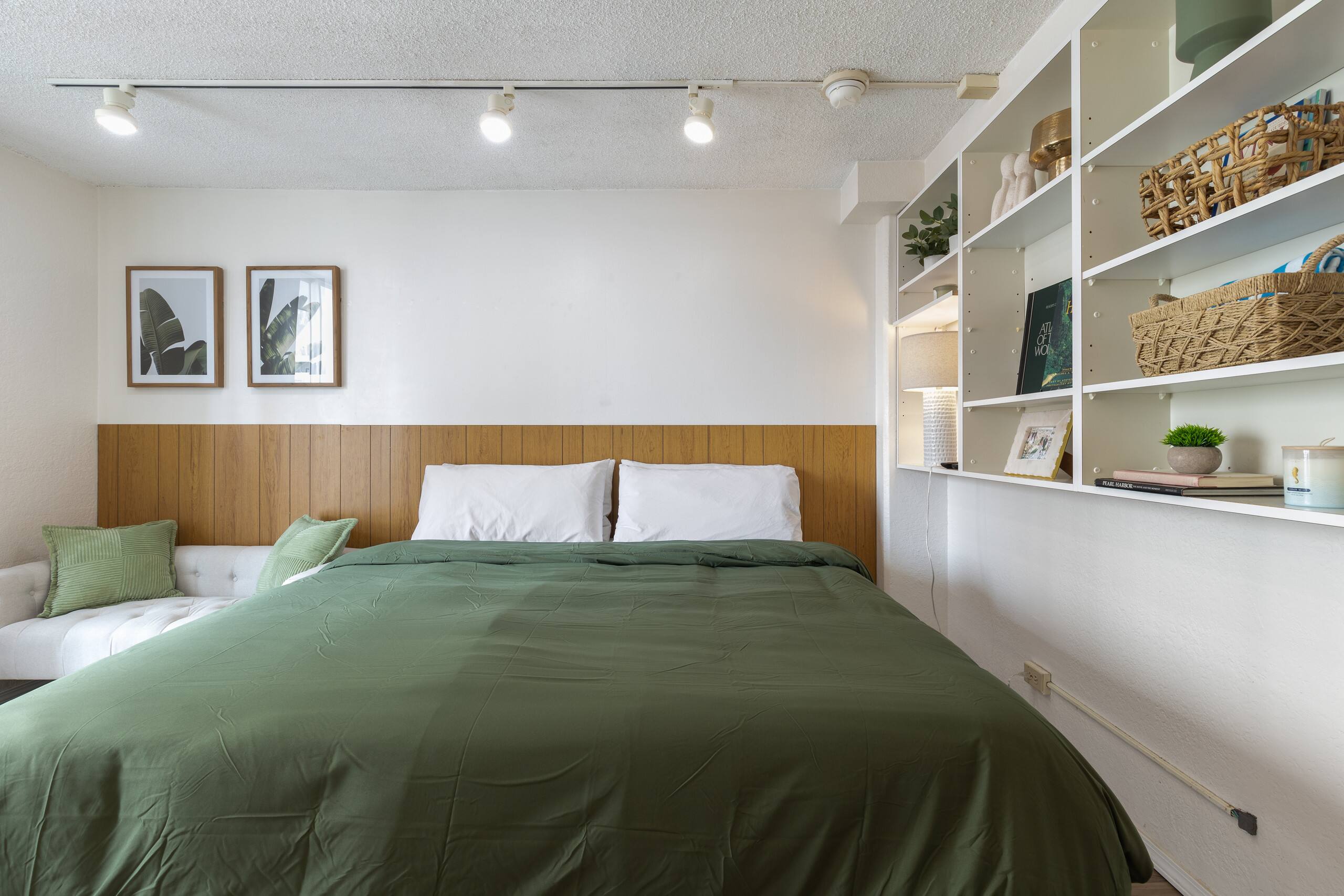 Condo in Honolulu · ★4.9 · Studio · 1 bed · 1 bath - Image 13
