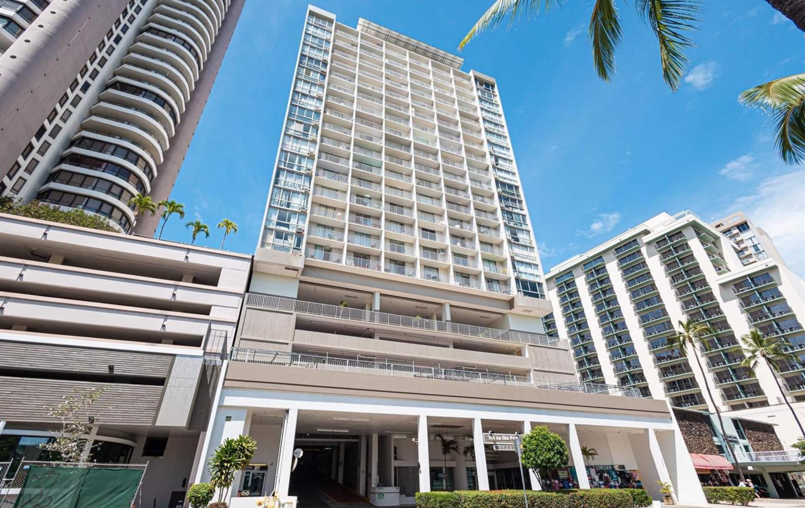 Condo in Honolulu · ★4.9 · Studio · 1 bed · 1 bath - Image 32