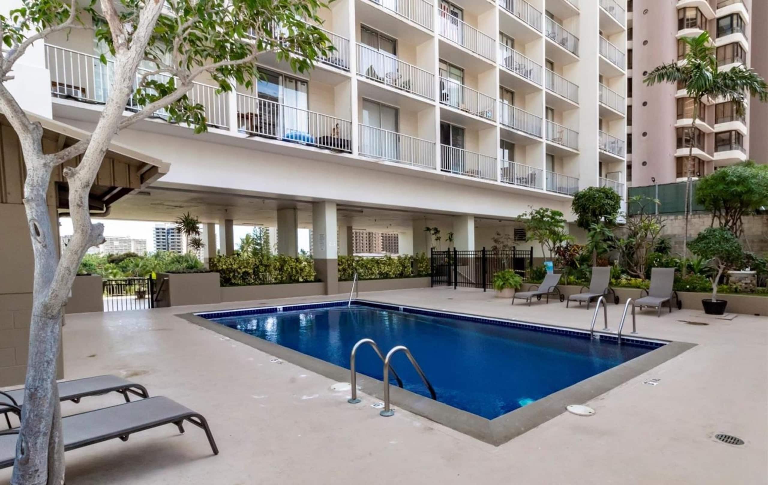 Condo in Honolulu · ★4.9 · Studio · 1 bed · 1 bath - Image 18