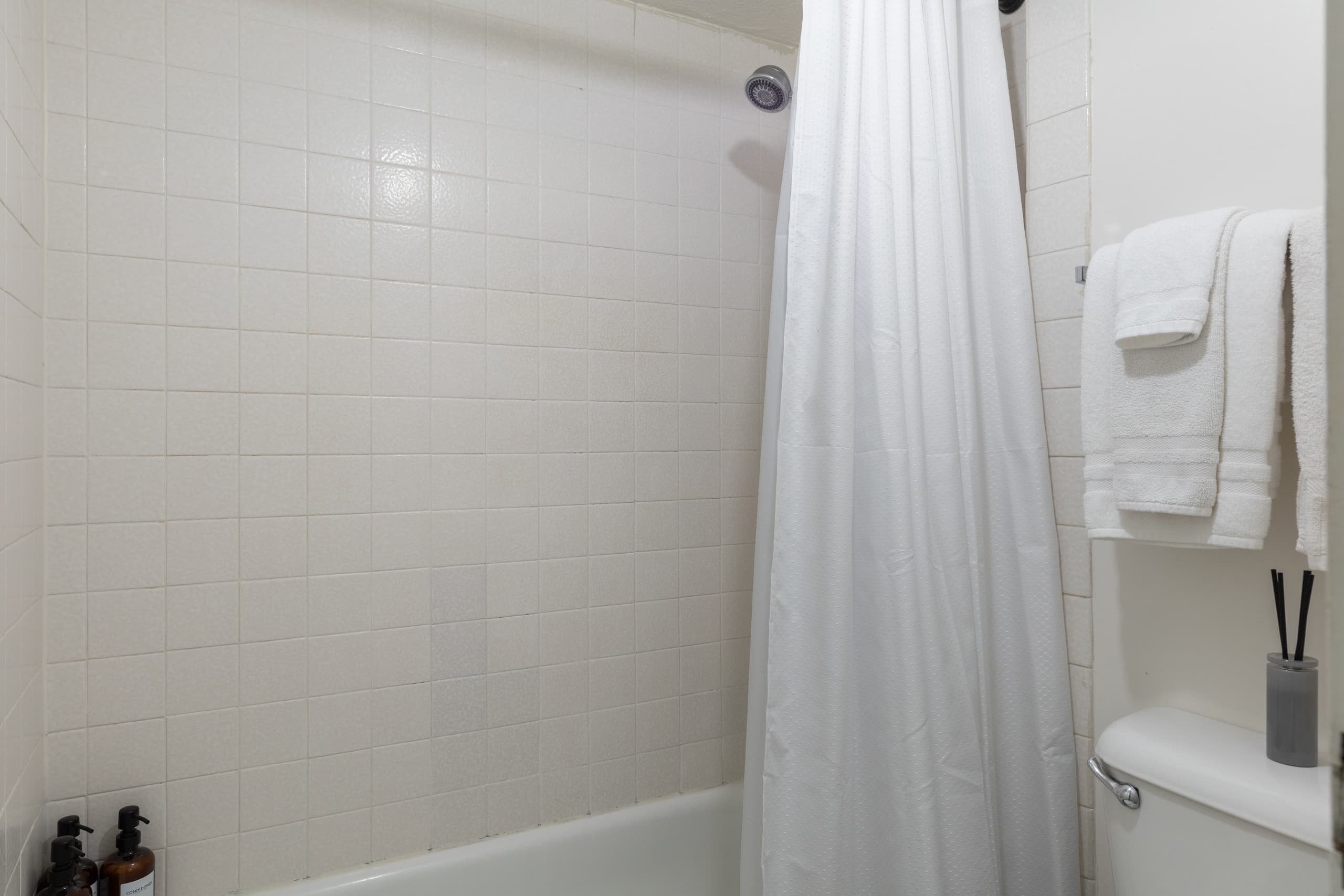 Condo in Honolulu · ★4.9 · Studio · 1 bed · 1 bath - Image 4