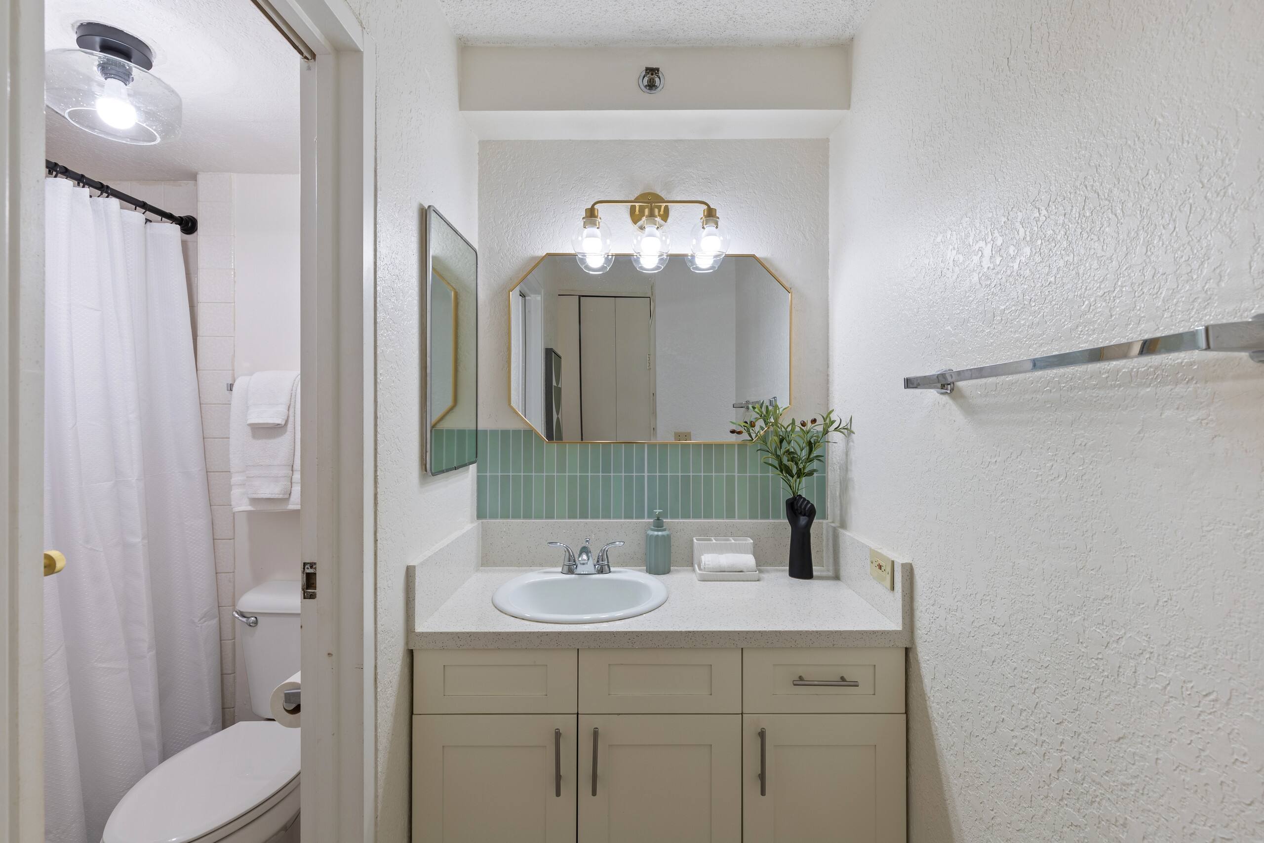 Condo in Honolulu · ★4.9 · Studio · 1 bed · 1 bath - Image 1