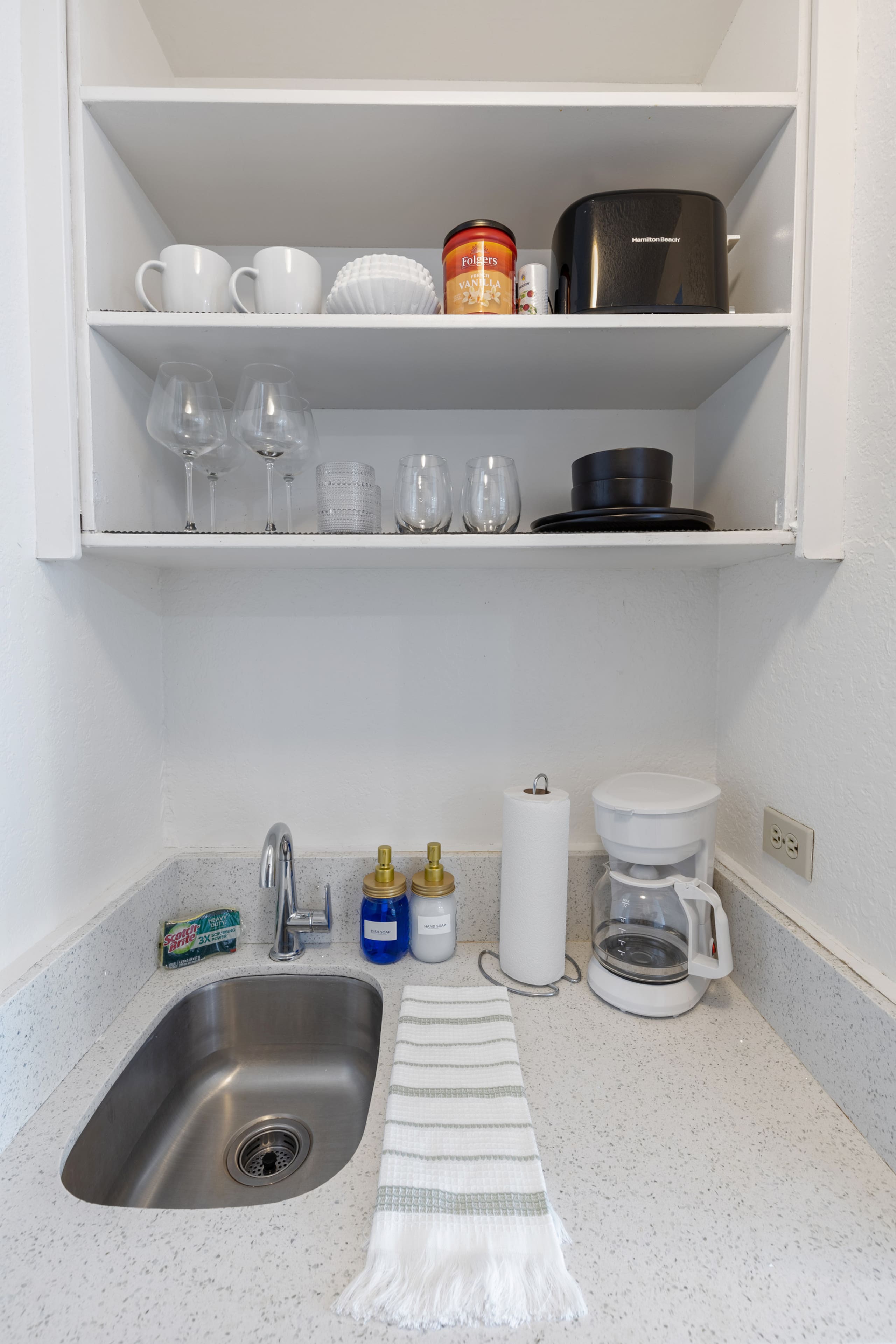 Condo in Honolulu · ★4.9 · Studio · 1 bed · 1 bath - Image 22
