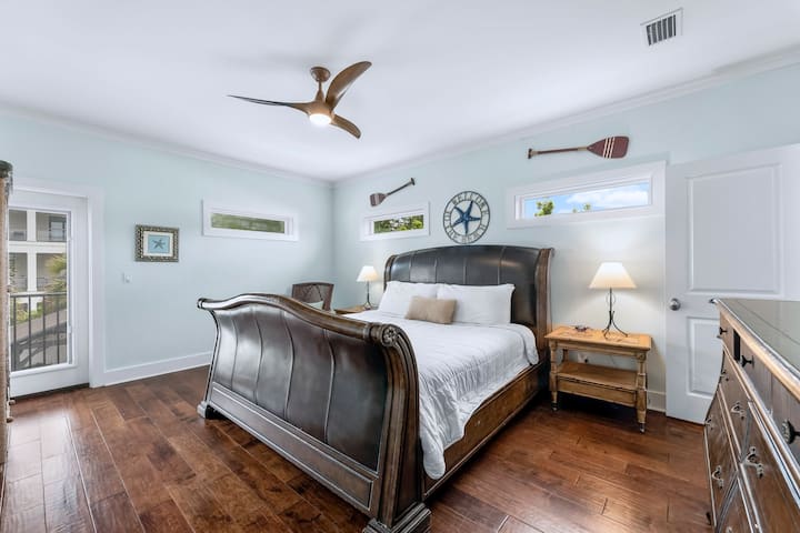 Bedroom #2 - 2nd Floor - King bedroom with en-suite bathroom and private balcony. (Sleeps 2) 