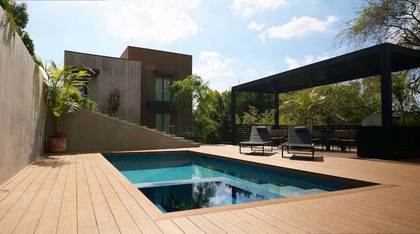 Hollyridge Mountain Dream