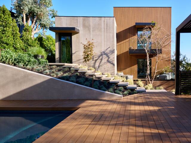 Hollyridge Mountain Dream gallery image 2