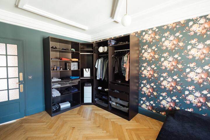 Art Déco Spacieux à 2 min métro gallery image 5