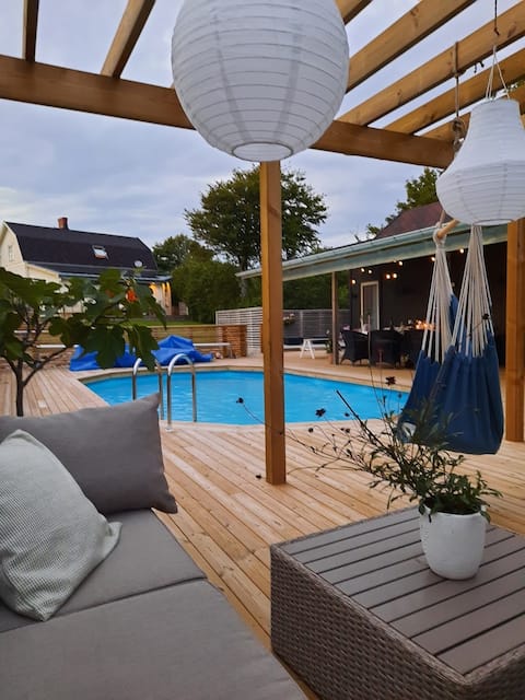 Villa with pool and large garden