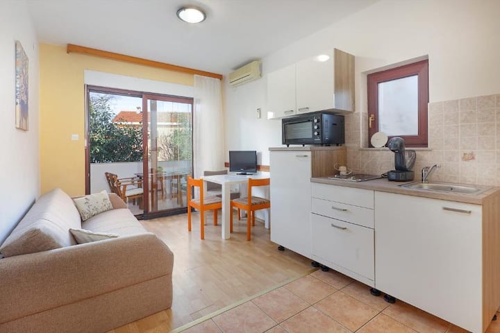 Apartment With Balcony, 200m From The Beach - Crikvenica
