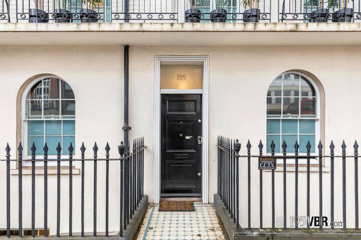 3-Bed Suite | Private Bath | Victoria gallery image 4