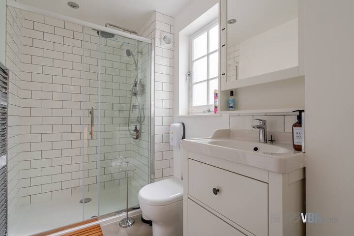 The Tachbrook: 6-Bed Historic Townhouse | Victoria gallery image 3