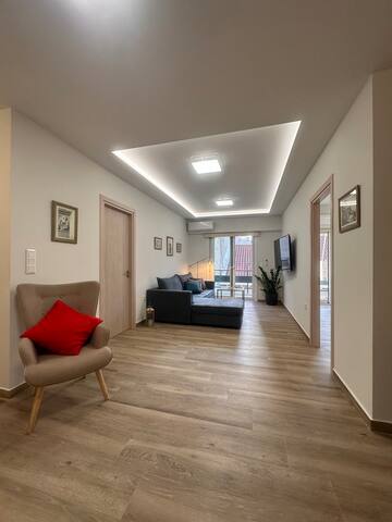 A+ Lux, Athens center, Syntagma! Work or play.