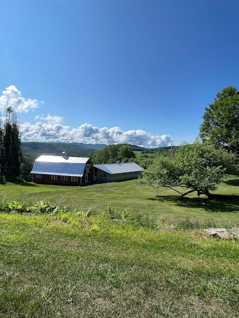 Peaceful barn retreat with views
