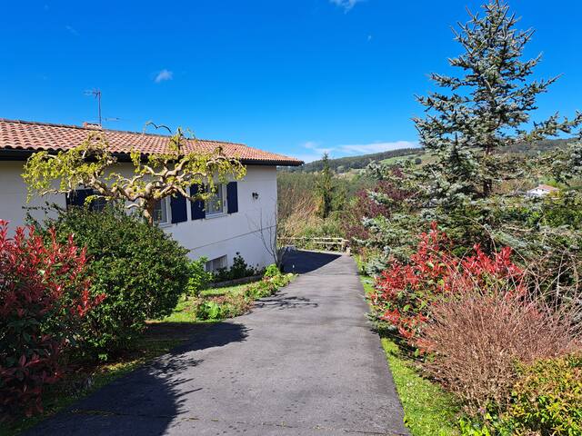 Casa con jardín y piscina en Plentzia (Bizkaia) gallery image 3