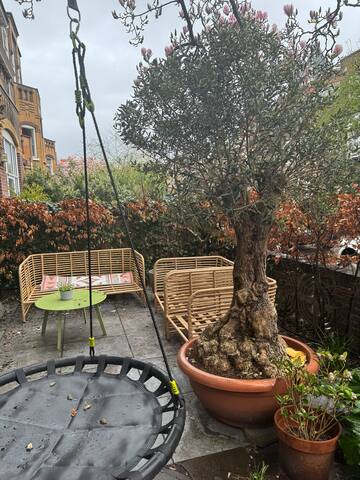 Smaakvol gezinshuis nabij strand en centrum gallery image 3