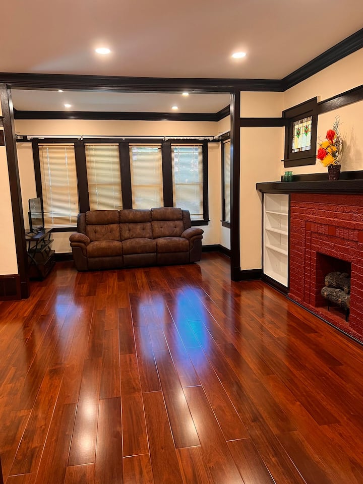 Entire Bungalow In Chicago - Chicago, IL