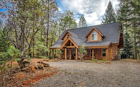 Relaxing Lake Retreat • Pool • Hot Tub • Game Room