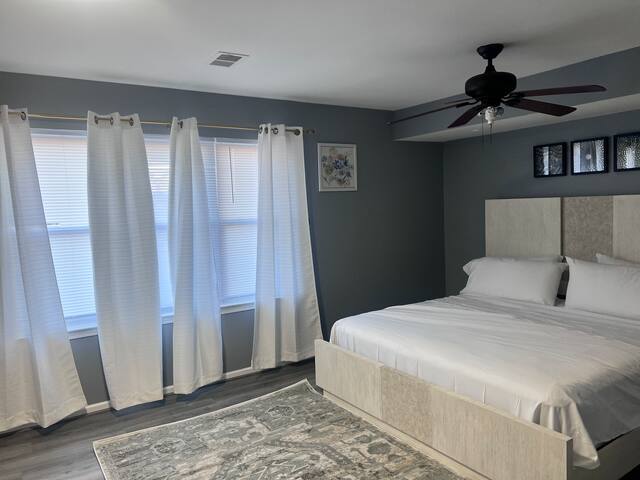 Secluded Urban 3bedroom Luxury gallery image 5