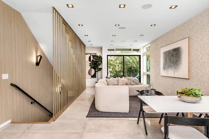 Luxe Melrose Townhome (Rooftop + Views) - Beverly Hills, CA