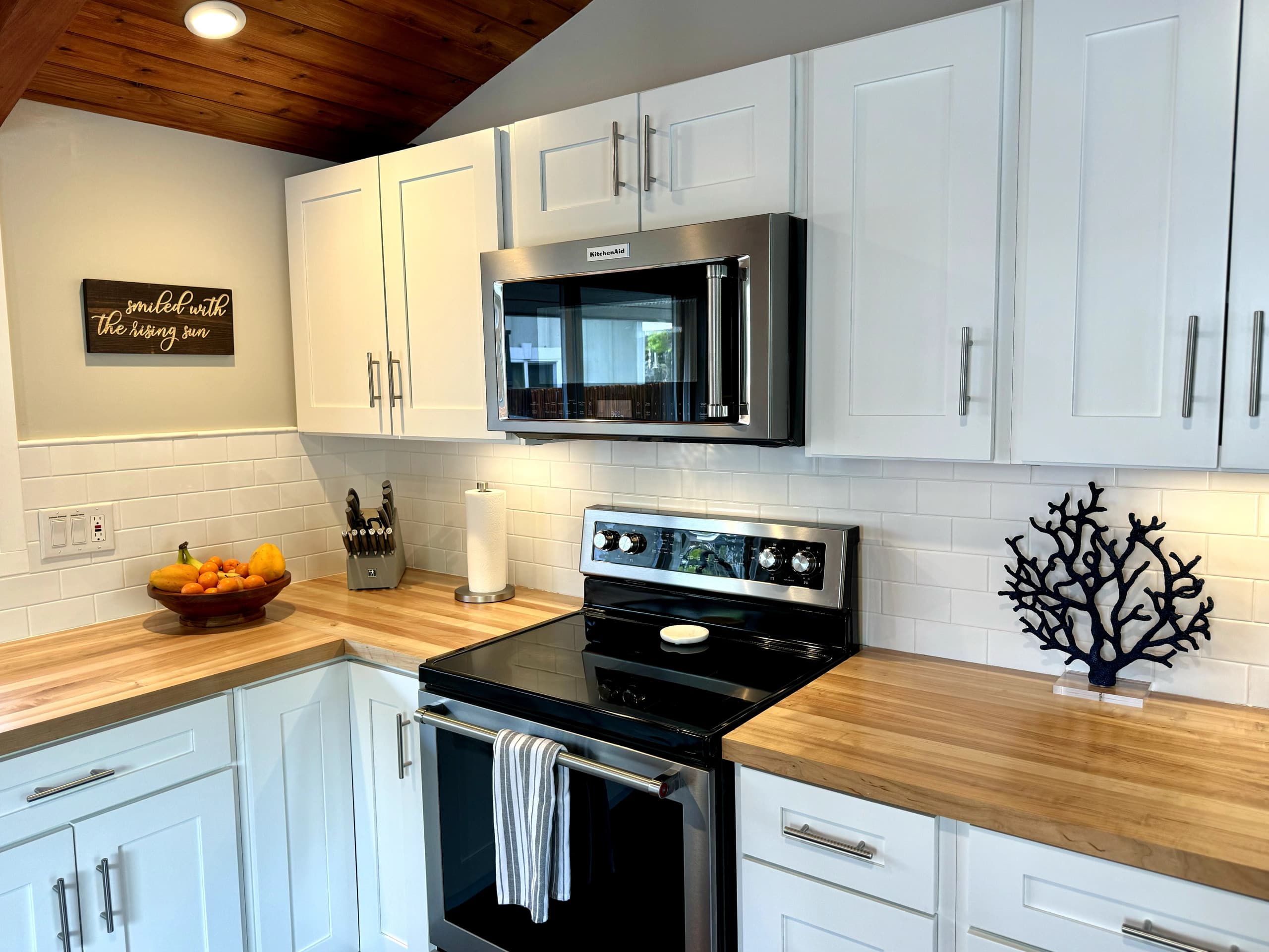 Home in Kailua-Kona · ★4.97 · 1 bedroom · 2 beds · 1 bath - Image 7