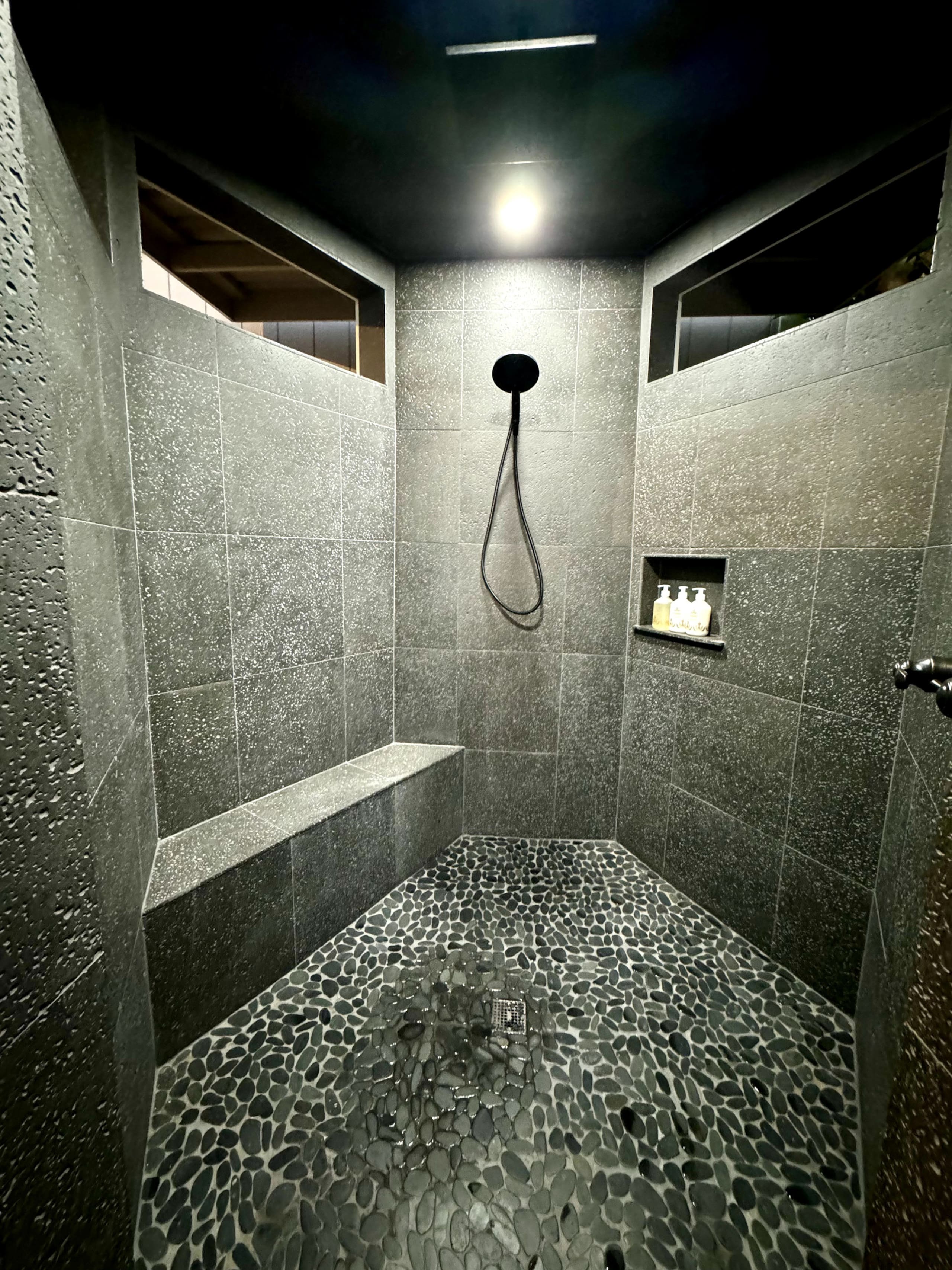 Home in Kailua-Kona · ★4.97 · 1 bedroom · 2 beds · 1 bath - Image 16