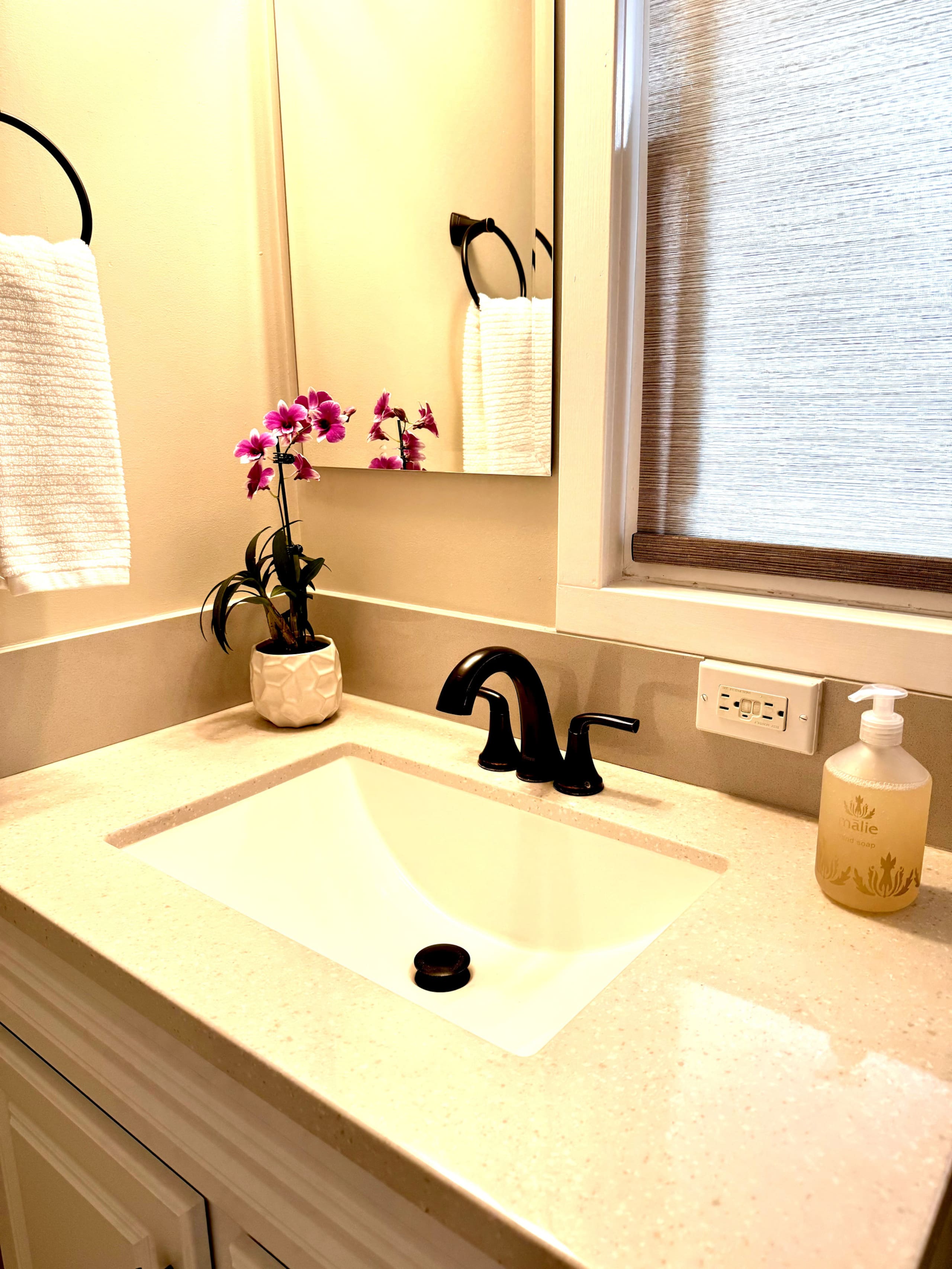 Home in Kailua-Kona · ★4.97 · 1 bedroom · 2 beds · 1 bath - Image 18