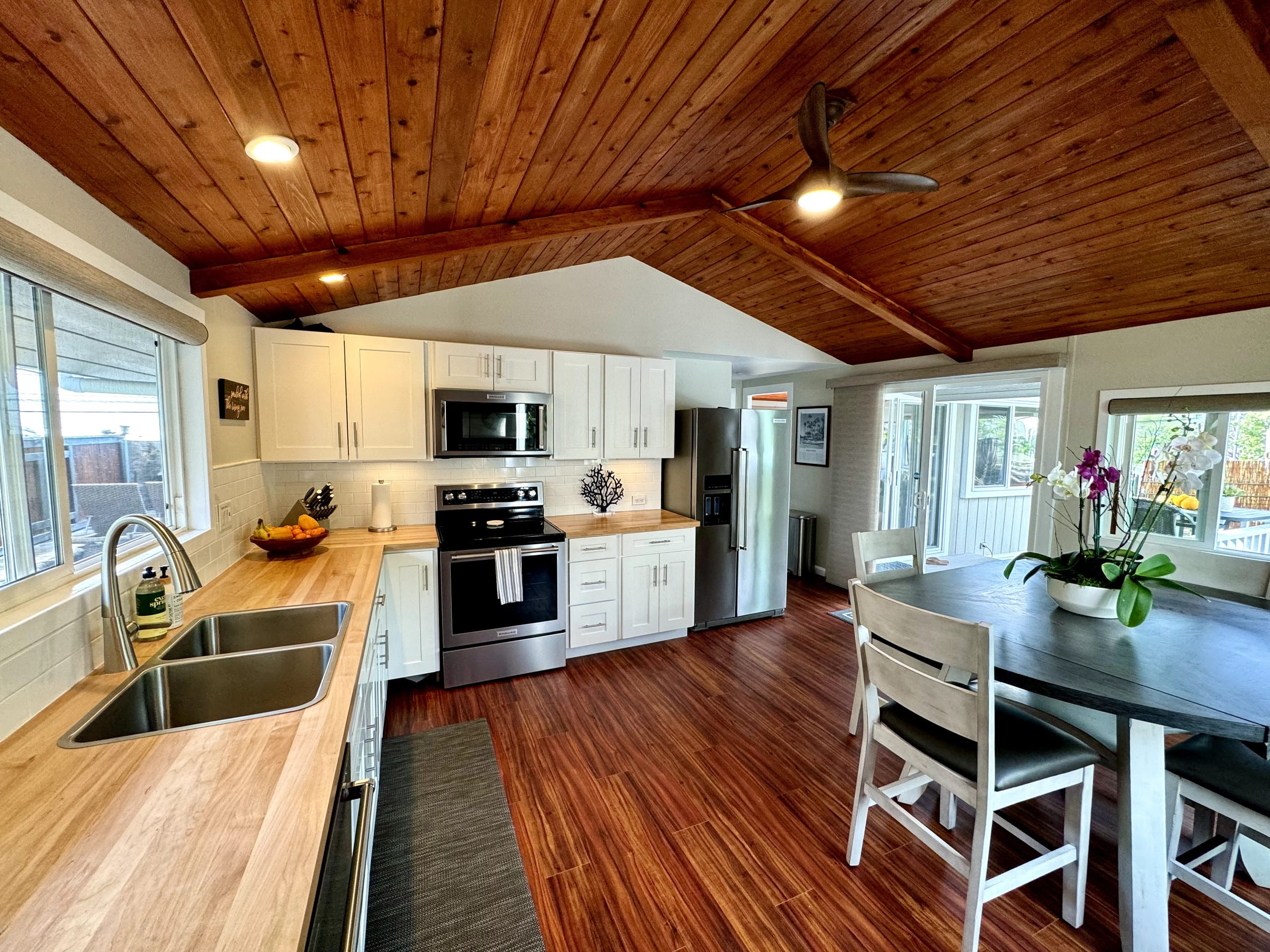 Home in Kailua-Kona · ★4.97 · 1 bedroom · 2 beds · 1 bath - Image 6