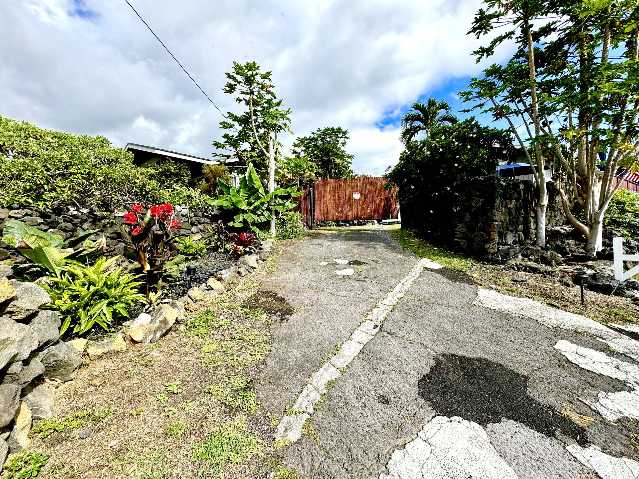 Home in Kailua-Kona · ★4.97 · 1 bedroom · 2 beds · 1 bath - Image 51