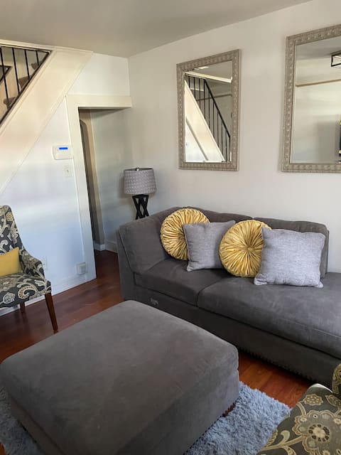 Popular Airbnb listing: A Beautiful and Happy Home. in Washington Village/Pigtown
