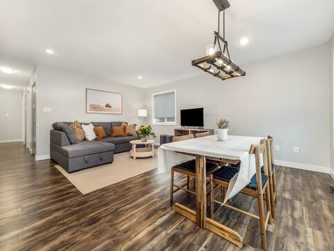 Henderson Lake&Exhibition 4 bed