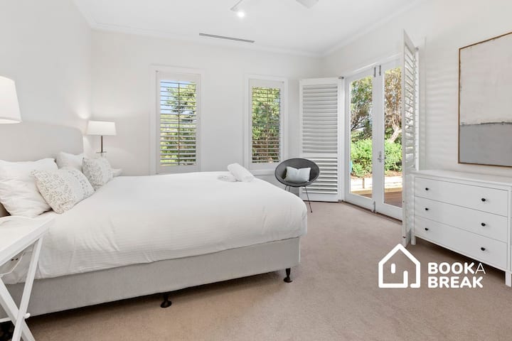 Hlavná spálňa: 1 x KB s vlastnou kúpeľňou a terasou - ideálne na rannú šálku kávy 