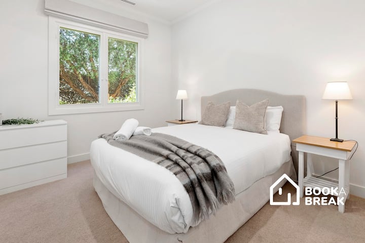 Spálňa 2: 1 x QB s vlastnou kúpeľňou