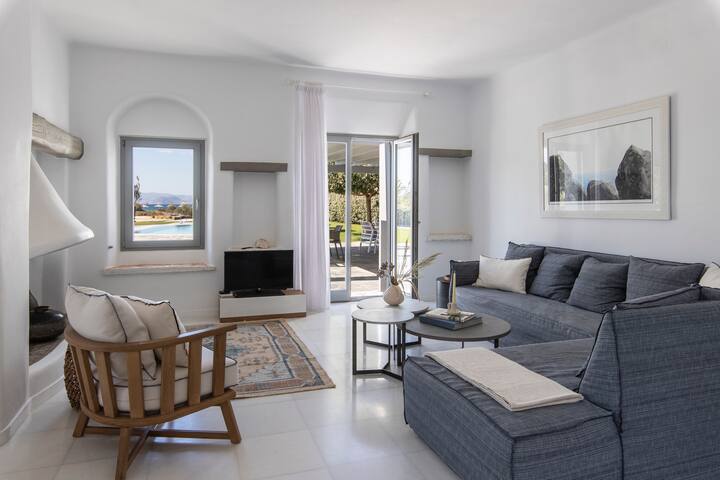 Aqua Breeze South Villa in Naxos on the beach gallery image 2