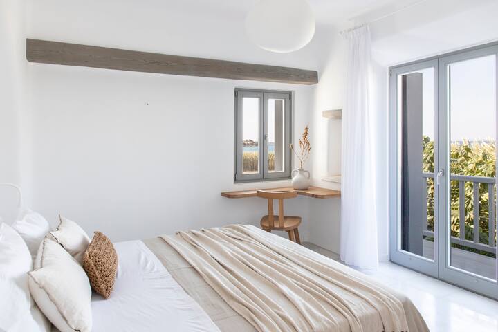 Aqua Breeze South Villa in Naxos on the beach gallery image 3