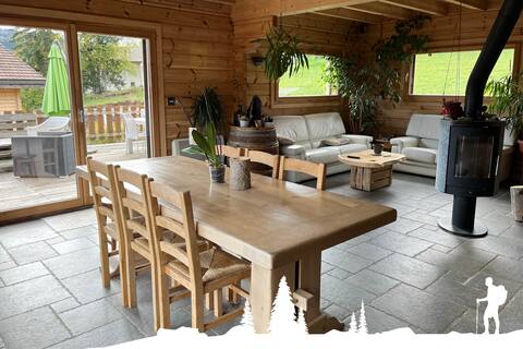 6/8 guys. 3 rooms-Spa & Massages.