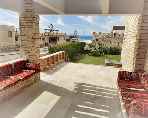 Elegant Villa With Rooftop