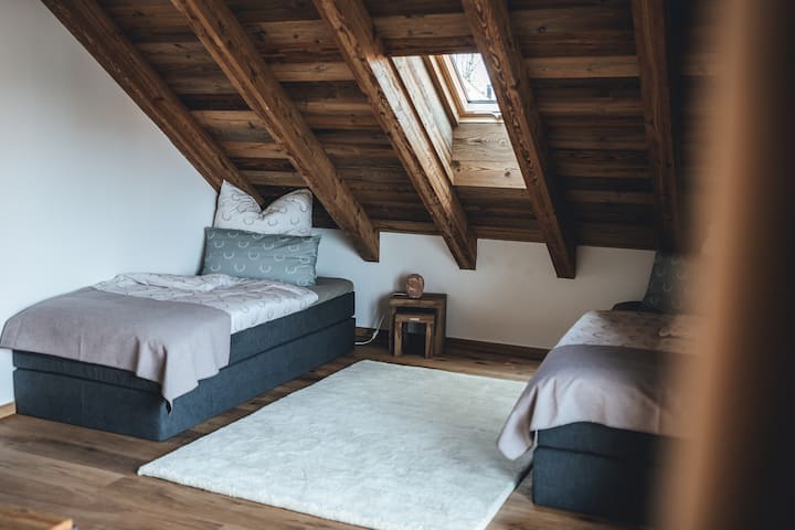 Schlafzimmer 1